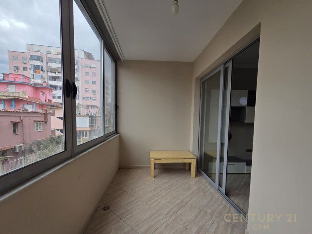 JEPET APARTAMENT 1+1 ME QERA NE MISTO MAME!
