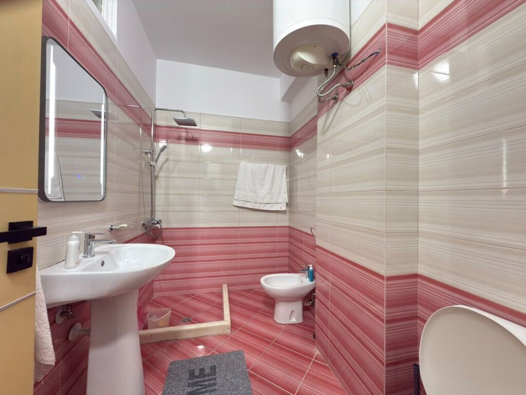 🏠 1+1 APARTMENT FOR SALE – NEWLY RENOVATED – FORMER FISH PROCESSING PLANT AREA, VLORË.