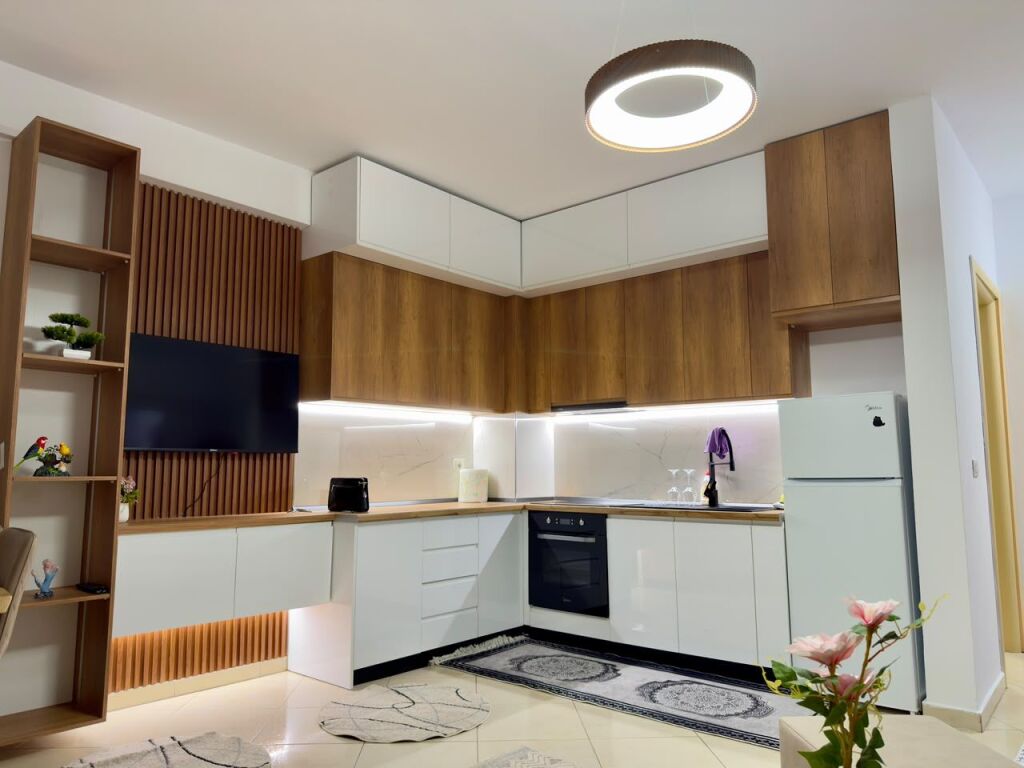 🏠 1+1 APARTMENT FOR SALE – NEWLY RENOVATED – FORMER FISH PROCESSING PLANT AREA, VLORË.