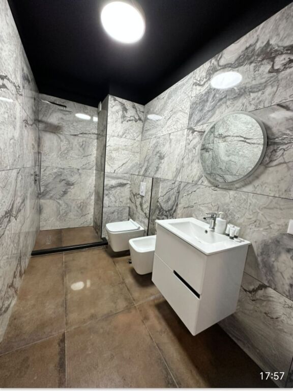 Apartament 1+1 per shitje te Komuna Parisit prane rrethit