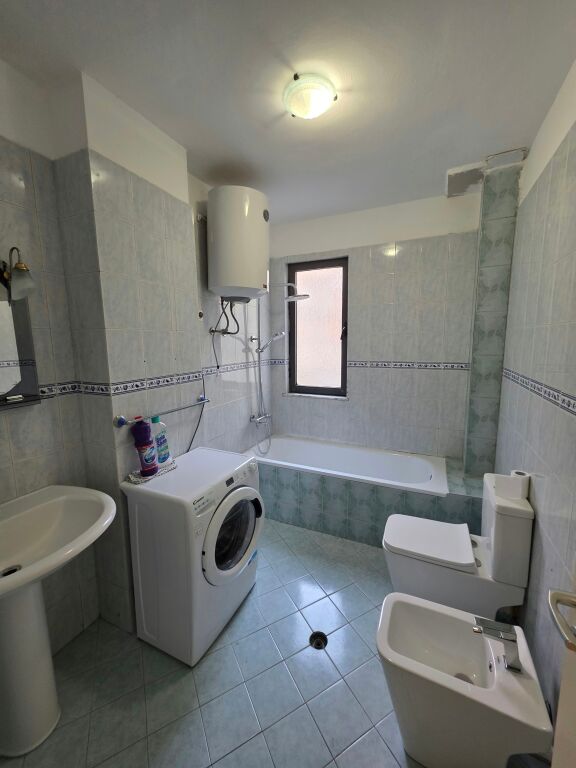 Jepet apartament 1+1 me qera stadiumi dinamo