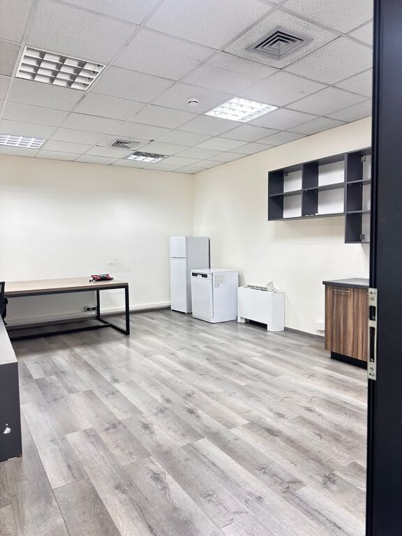 🏢 *OFFICE SPACE FOR RENT – CENTER*
