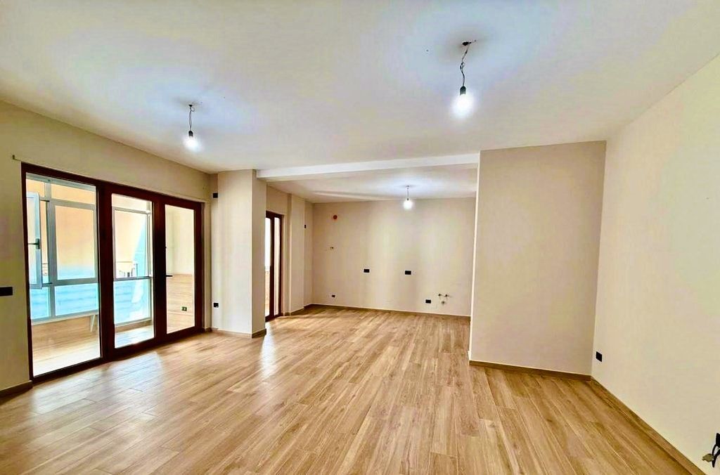 GARDA SUPER AMBIENT PER UFFICIO + GARAGE IN AFFITTO