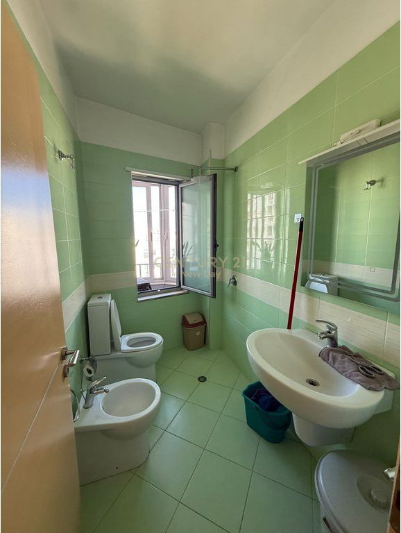 Appartamento 2+1 con 2 bagni in affitto vicino all'Ufficio delle Tasse