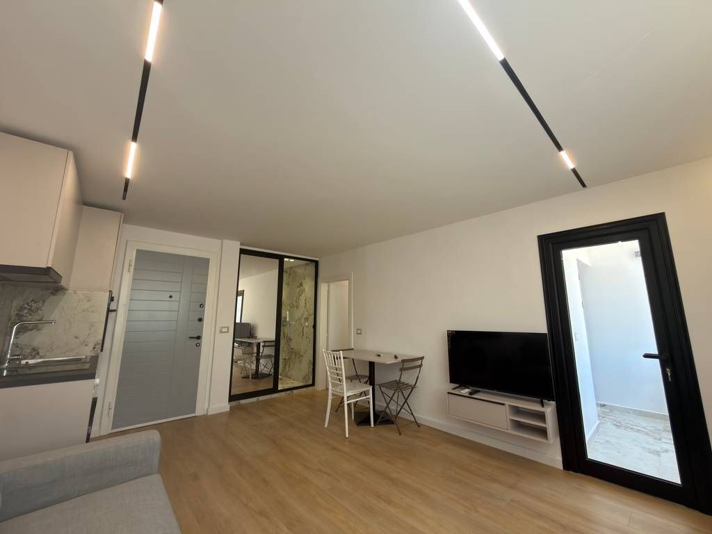SHESIM APARTAMENT 1+1 PRANE STACIONIT TE TRENIT !