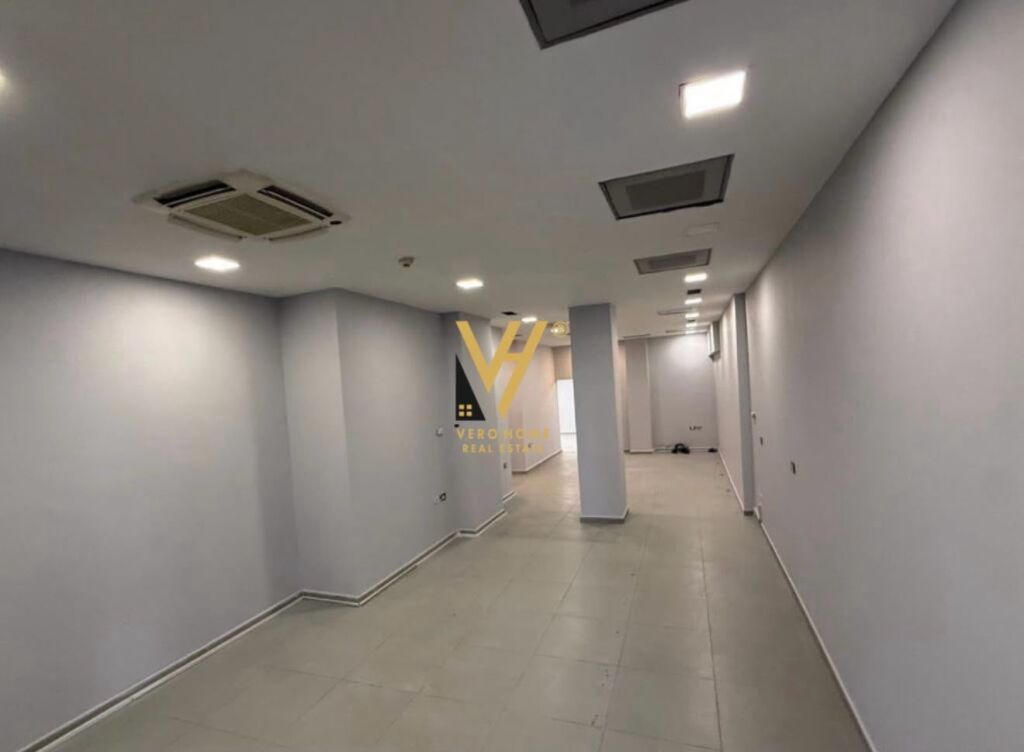 JEPET AMBIENT 220 M2 ME QIRA TE QENDRA CONDOR, RR.KAVAJES 4.400 EURO