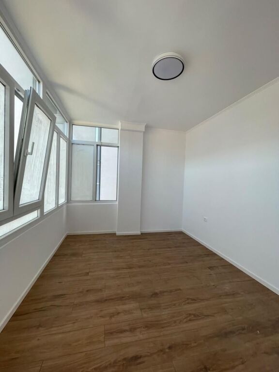 Shitet apartament 1+1, Astir