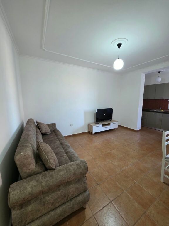 Apartament 1+1 per qira tek Stadiumi Dinamo.