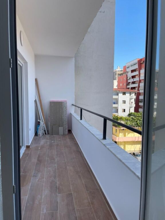 Shitet apartament 1+1, Astir