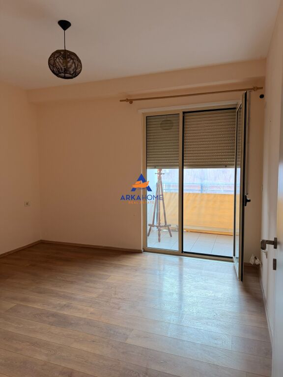 JEPET ME QERA APARTMENT 1+1+2 BALLKONE "TE KRISTAL CENTER" 50.000 LEKE