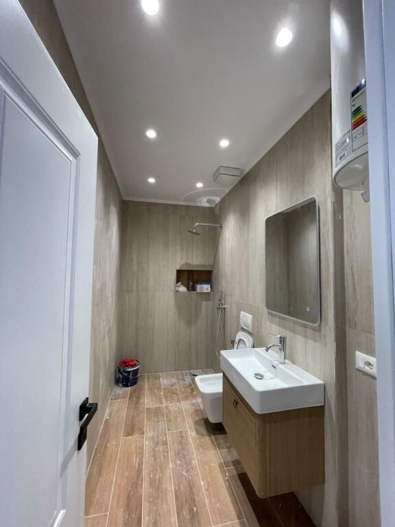 Shitet apartament 1+1, Astir