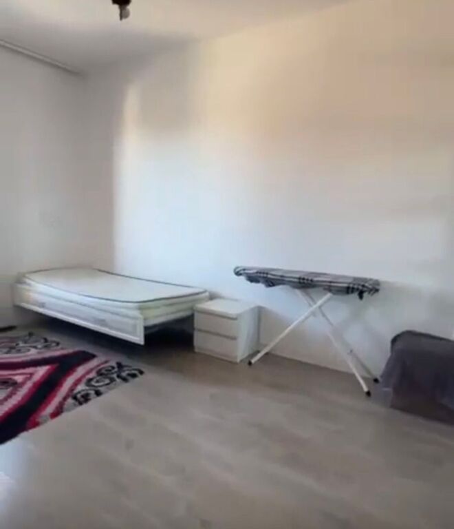 Apartament 1+1 me qira tek Medreseja!