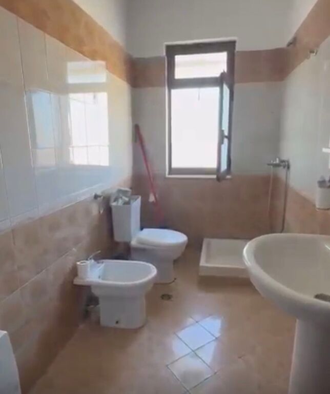 Apartament 1+1 me qira tek Medreseja!