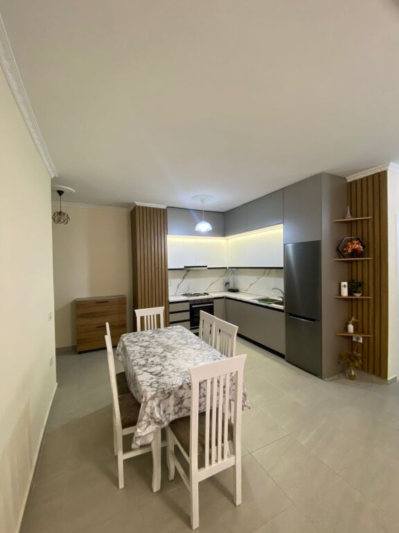🌊 Jepet me Qera | Apartament 2+1 në Lungomare, Vlorë