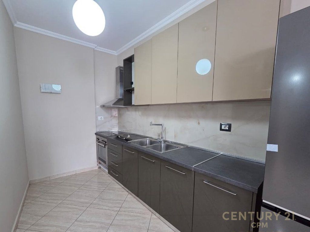 JEPET APARTAMENT 1+1 ME QERA NE MISTO MAME!
