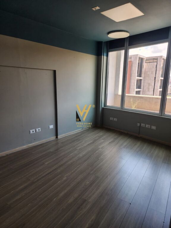 OFFICE 230 M2 FOR RENT ON KAVAJA STREET 260,000 LEKE