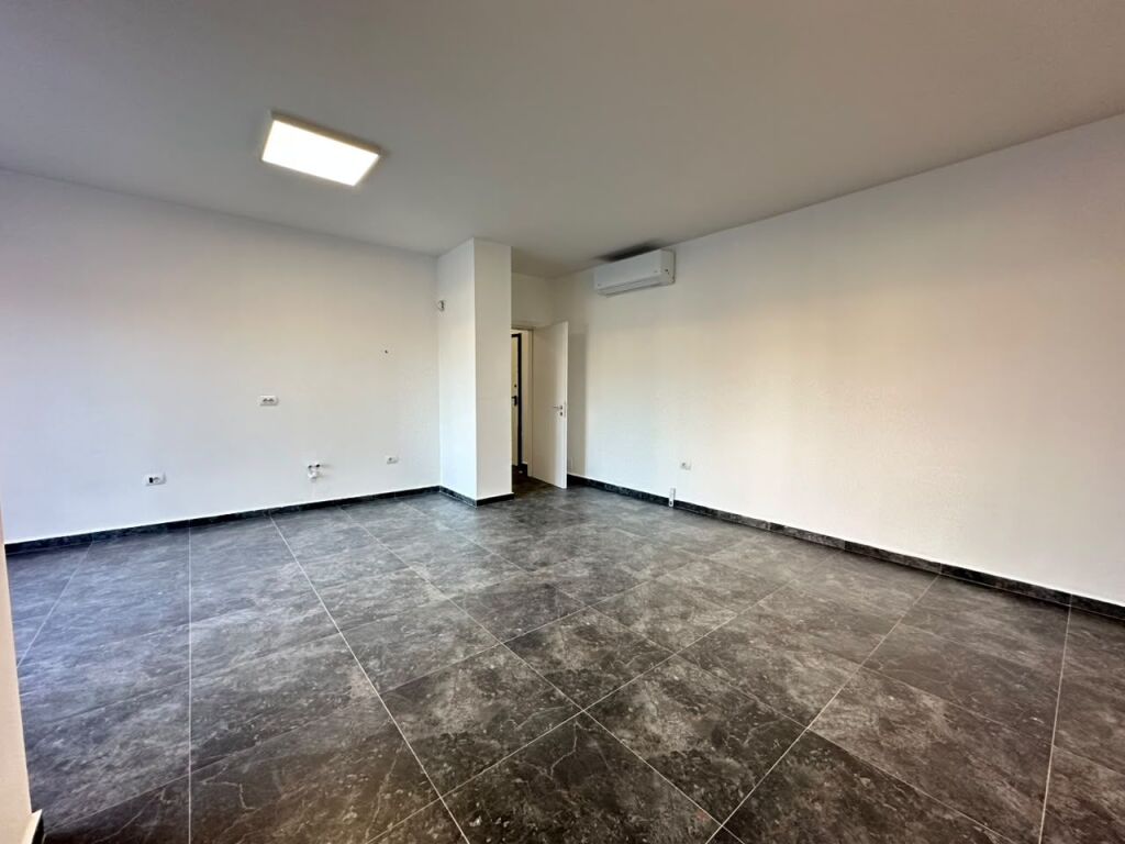 BUSINESS PREMISES FOR RENT