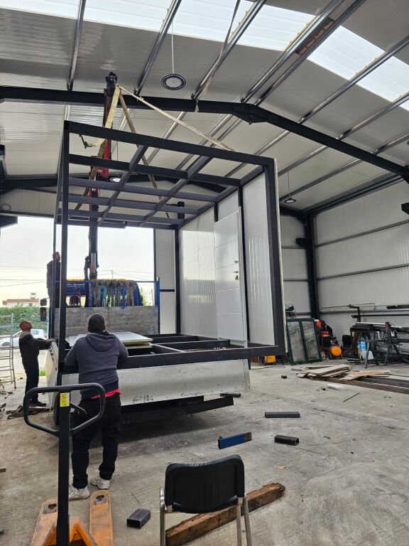 TERRENO CON MAGAZZINO INDUSTRIALE IN VENDITA A VALIAS I RI, KAMËZ, TIRANA