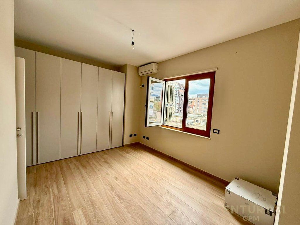 GARDA SUPER AMBIENT PER ZYRE + GARAZH ME QIRA 1,800 € /Muaj