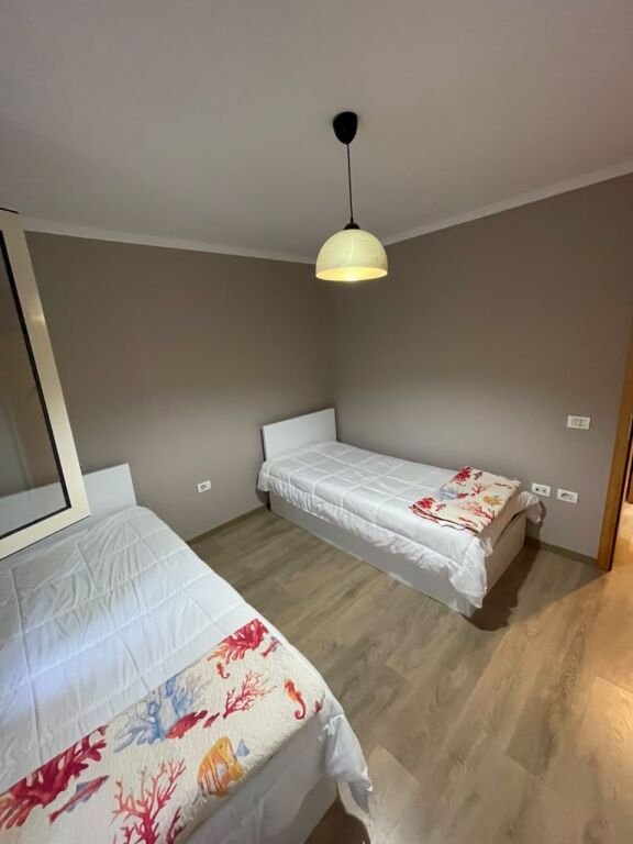 Apartament - Për Qira - Liqeni I Thatë, Tiranë