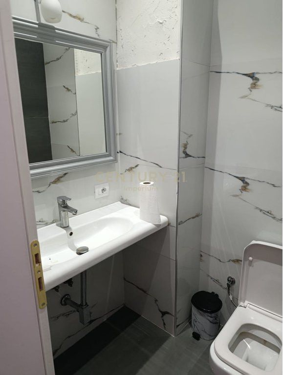 Jepet biznes me qira në Misto Mame! 900 € /Muaj