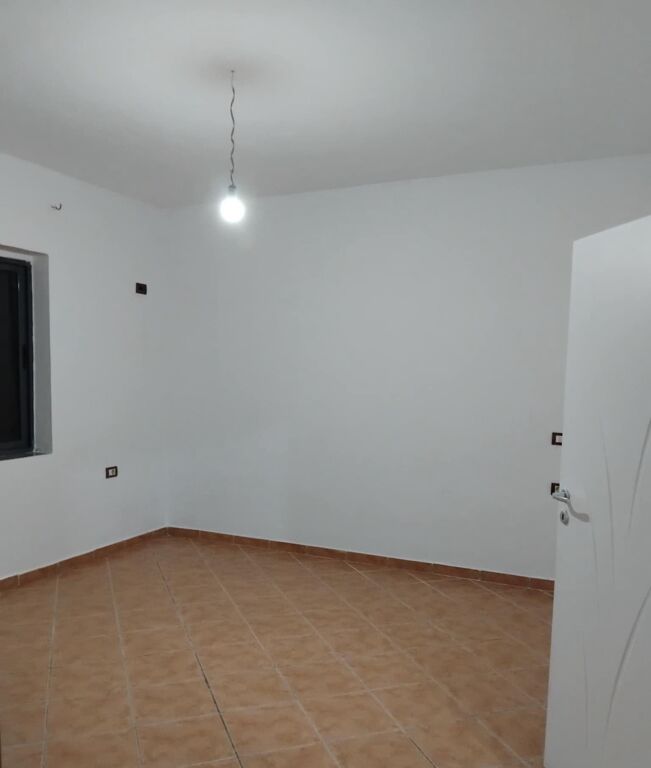 Qera | Ambjent Biznesi | Kamëz | 400 €/muaj