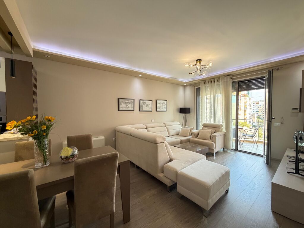 SHITET APARTAMENT 2+1+2 TEK RRUGA E KOSOVAREVE!
