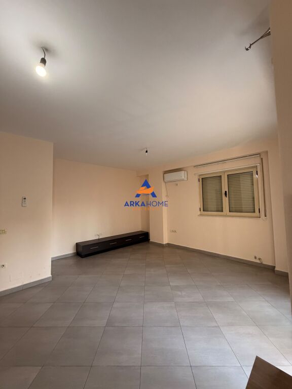 JEPET ME QERA APARTMENT 1+1+2 BALLKONE "TE KRISTAL CENTER" 50.000 LEKE