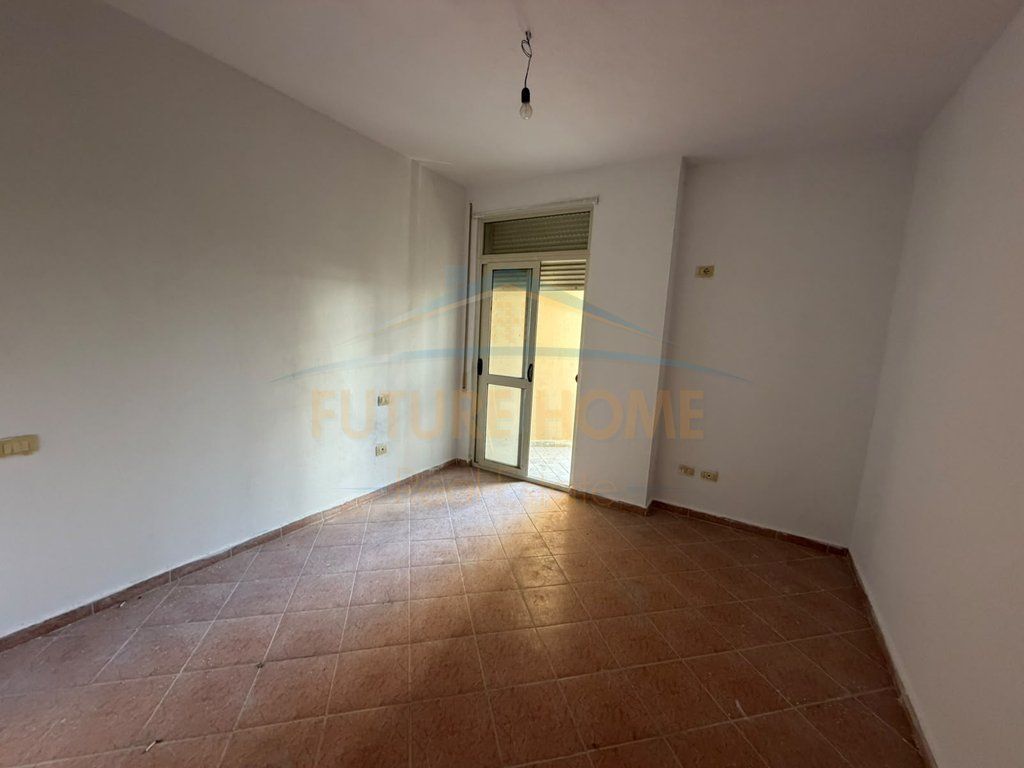 Shitet, Apartament 2+1+2 Ballkone, Golem