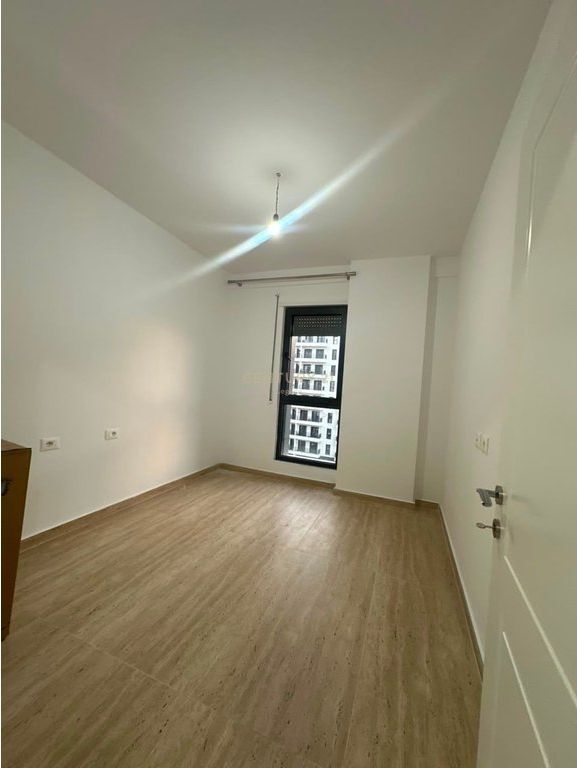 Apartament /Zyre 2+1 per qira Bulevardi i Ri , Kompleksi Ndregjoni  68,000 Lekë /Muaj