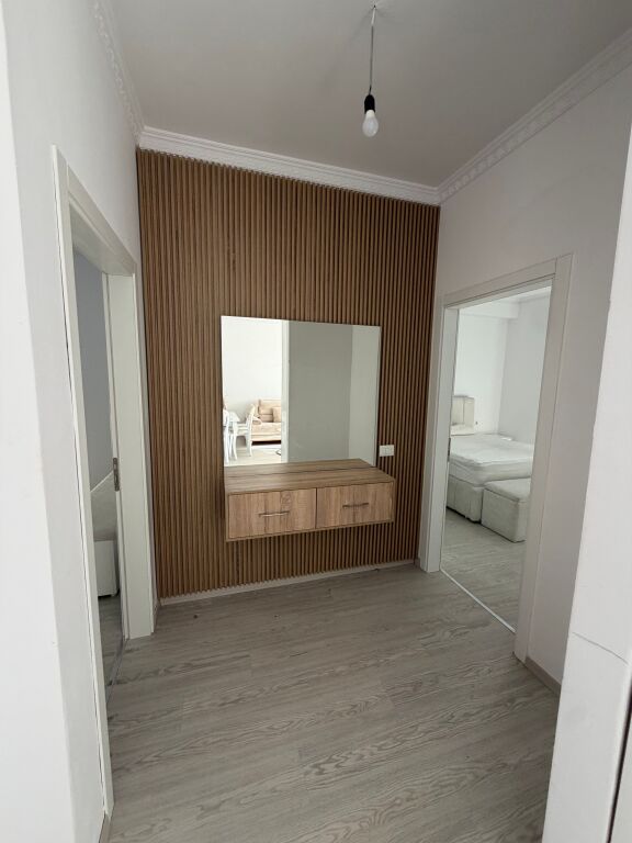 Apartament per qira 2+1+parkim tek ish fusha e aviacionit cmimi 80,000 leke