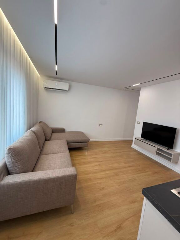 Shitet Apartament 1+1 me Ballkon, SPAK, Stacioni i Trenit