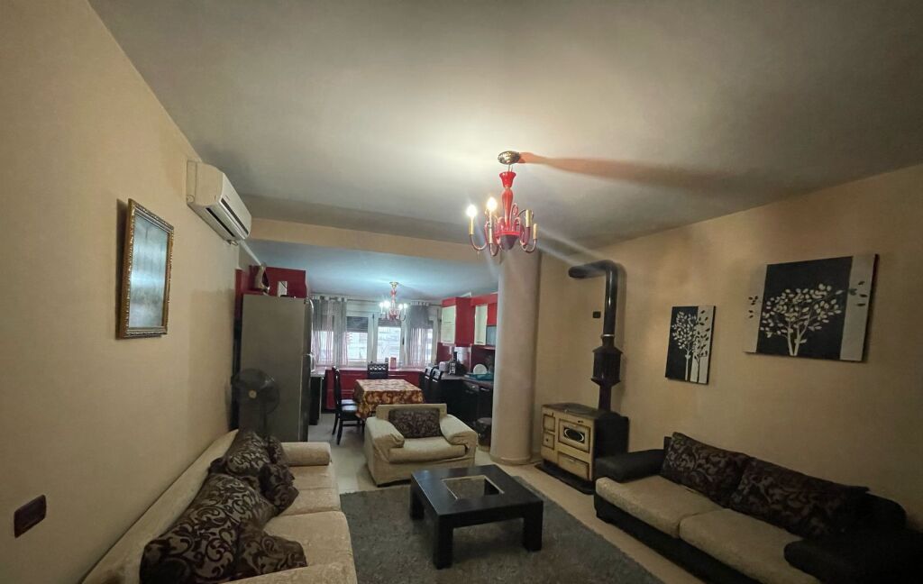 Apartament 3+1 me qira tek ish tregu elektrik.