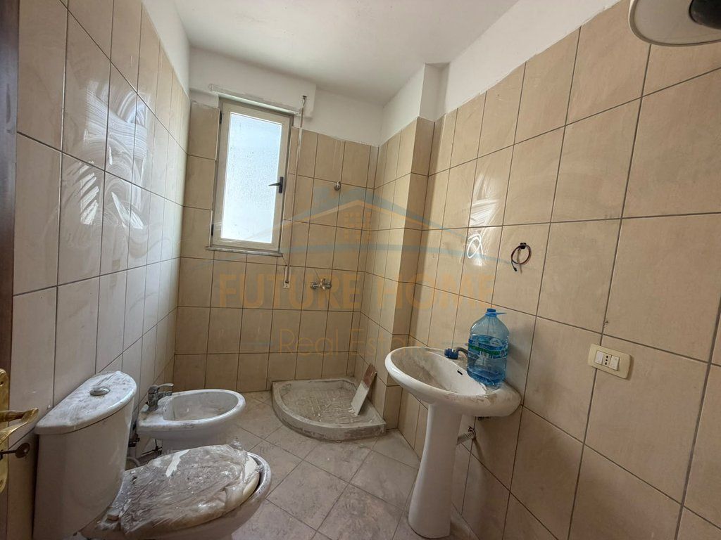 Shitet, Apartament 2+1+2 Ballkone, Golem