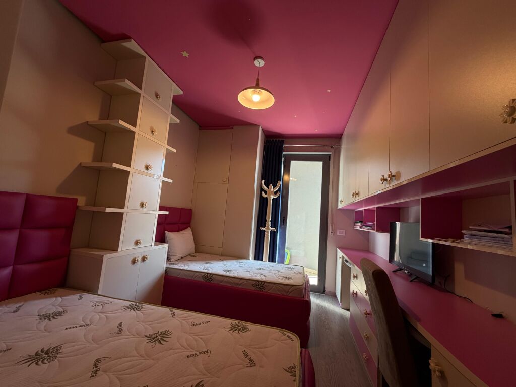 SHITET APARTAMENT 2+1+2 TEK RRUGA E KOSOVAREVE!