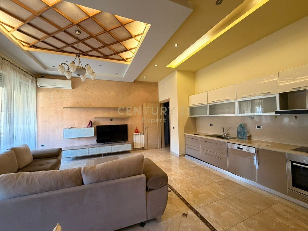 Appartamento 2+1 in affitto a Pazari i Ri 1.000 € /Mese 91.000 Lek /Mese