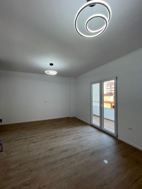 Shitet apartament 1+1, Astir