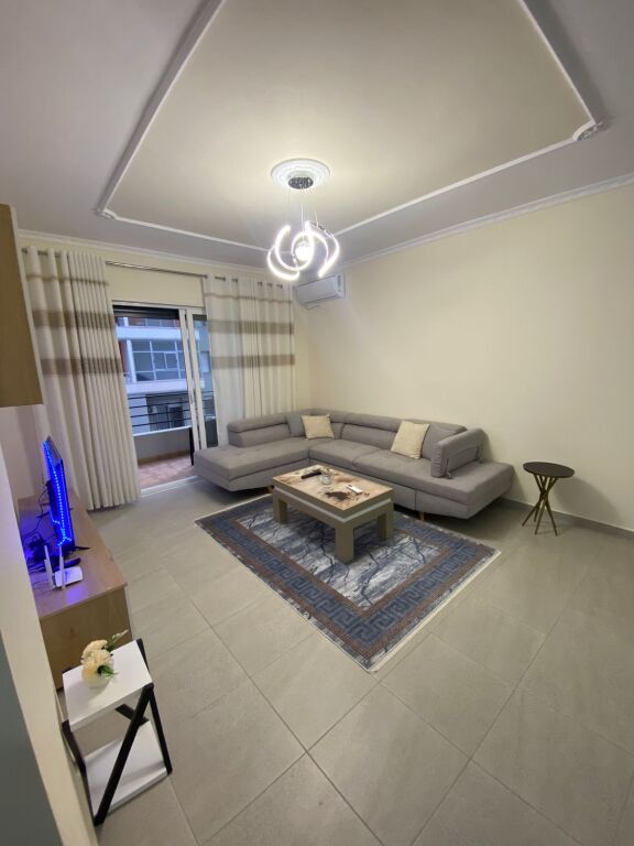 🌊 Jepet me Qera | Apartament 2+1 në Lungomare, Vlorë