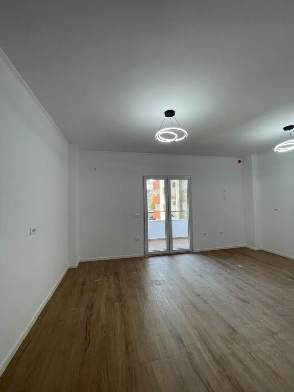 Shitet apartament 1+1, Astir