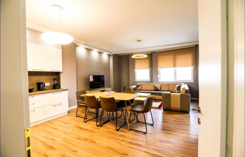 🏡 APARTAMENT MODERN 2+1+2 ME QIRA – QENDËR 📍 Përballë Toptanit