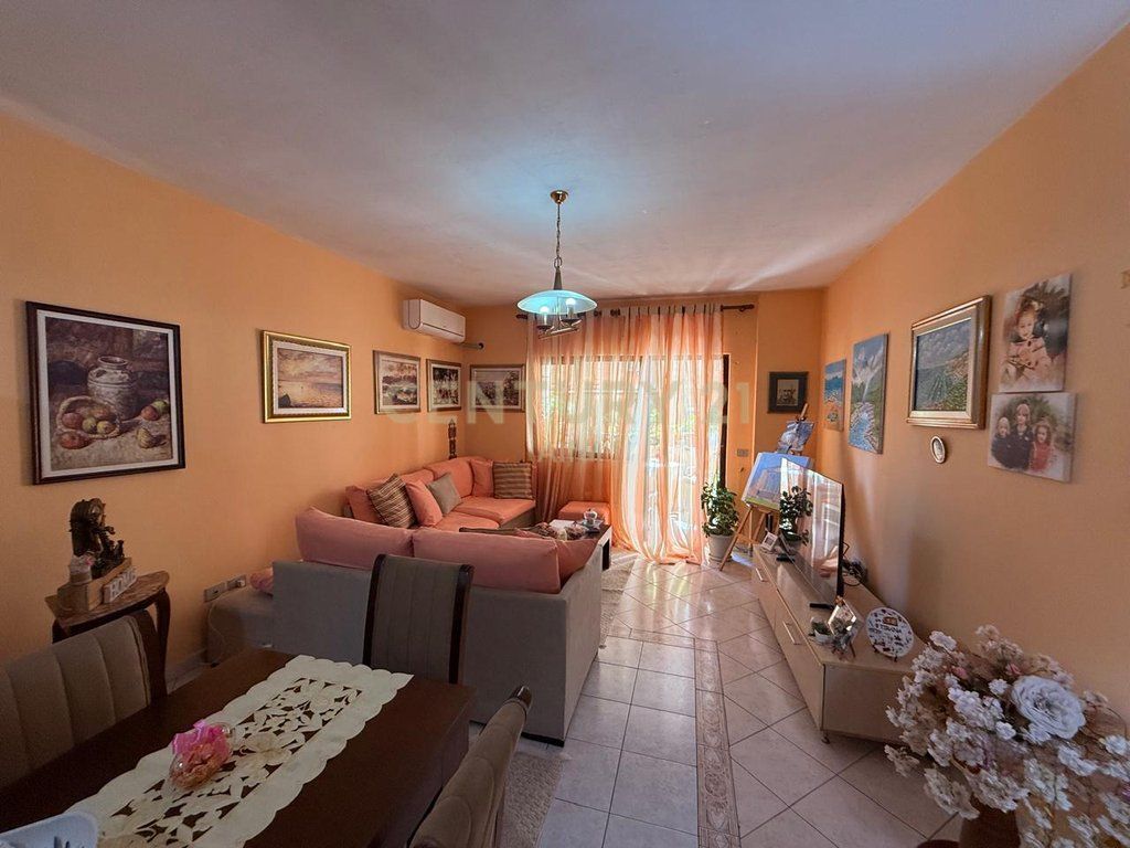 SHITET APARTAMENT 3+1+2 NË ISH-BLLOK !