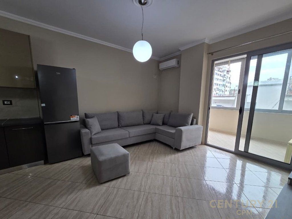 JEPET APARTAMENT 1+1 ME QERA NE MISTO MAME!
