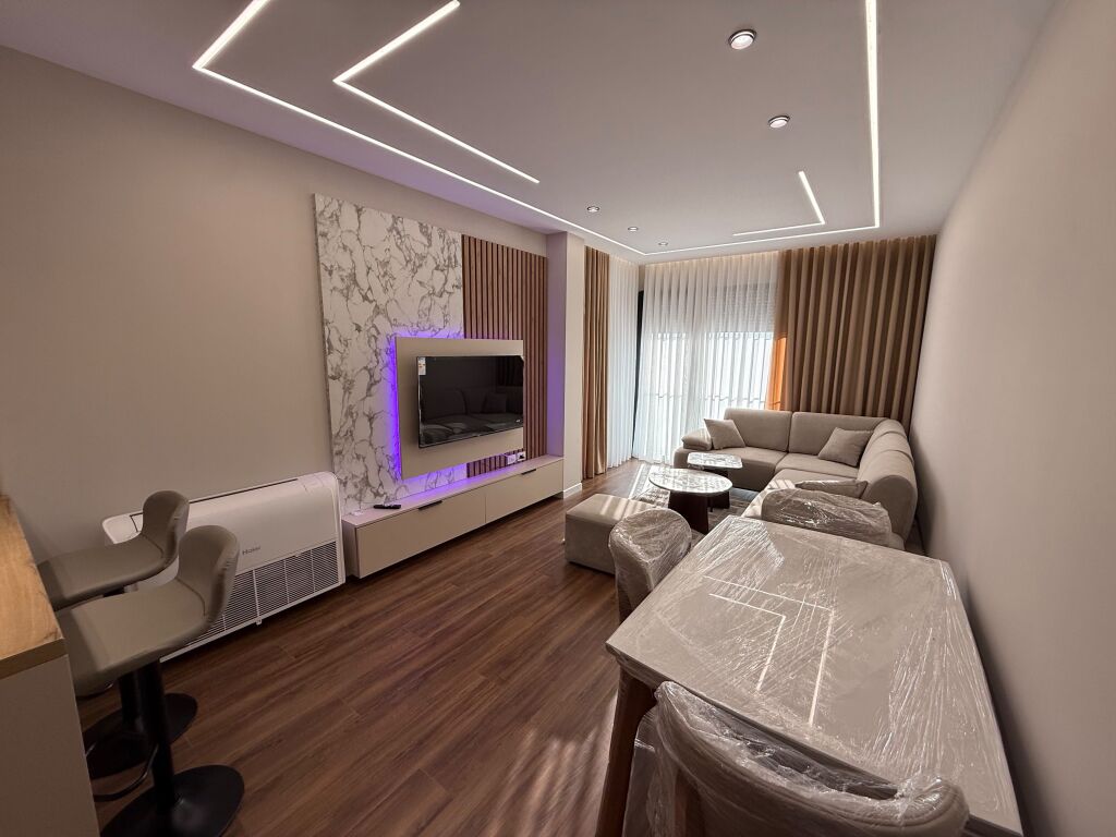 📣 QERA SUPER Apartament 1+1 📍 Don Bosko ✨  🏢 Ndertim i Ri 🪜 Kati 6 (Me Ashensor) 🛋️ Mobiluar Me Kushte Bashkekohore ✅ I Pa Banuar Me Pare 👫 Preferohen Kliente Cift  💶 Cmimi 60.000 Leke (i Pa Diskutueshem)