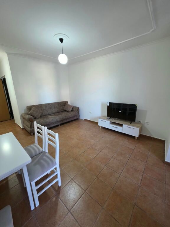 Apartament 1+1 per qira tek Stadiumi Dinamo.