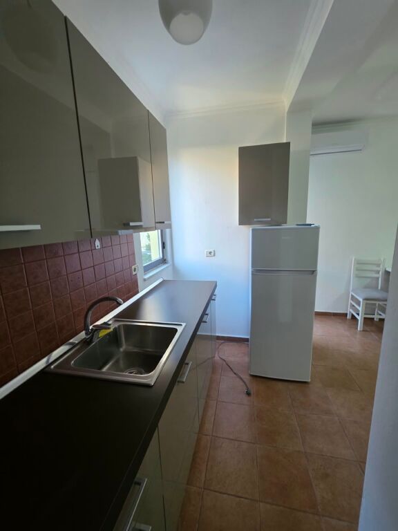 Apartament 1+1 per qira tek Stadiumi Dinamo.