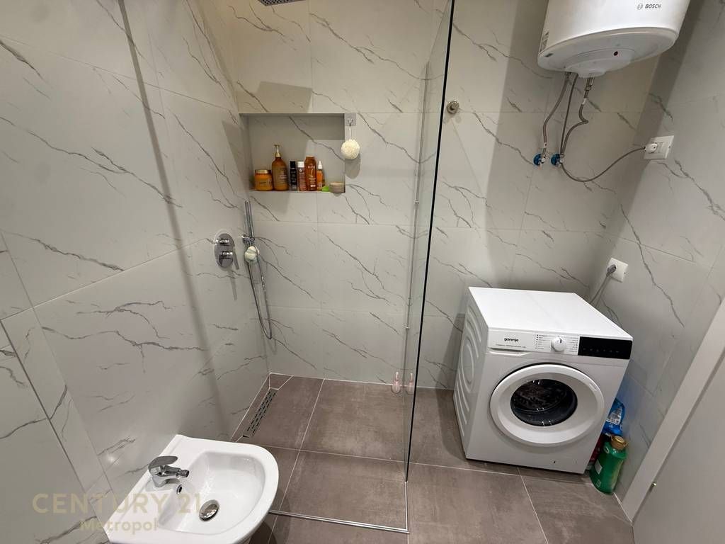 JEPET ME QIRA APARTAMENT 1+1, ZOGU I ZI!