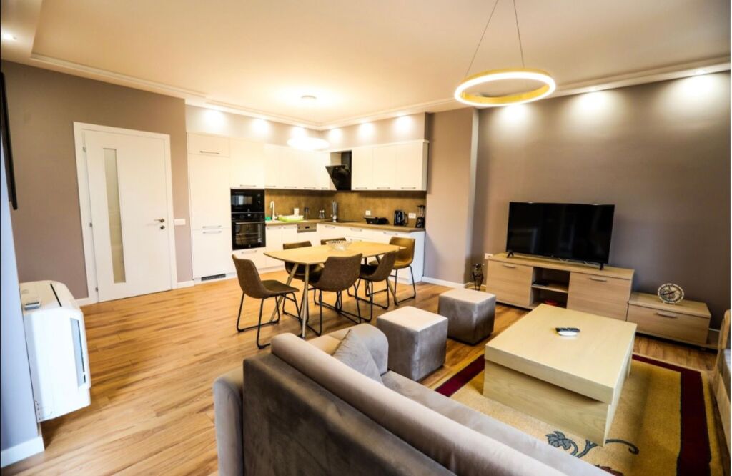 🏡 MODERN APARTMENT 2+1+2 FOR RENT – CENTER 📍 Opposite Toptani 🏢 7th floor | New building with elevator 🛋️ Furnished 💶 1,200€/month