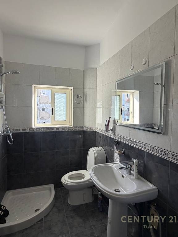 Apartment 1+1 for rent at the intersection of 21 Dhjetori