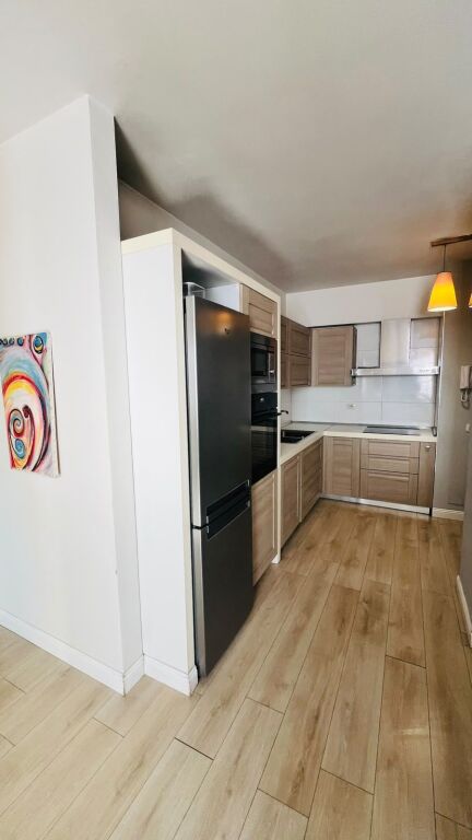 Jepet me qira Apartament 2+1  Kompleksi "KONTAKT" 21 Dhjetori, ish klubi Partizani