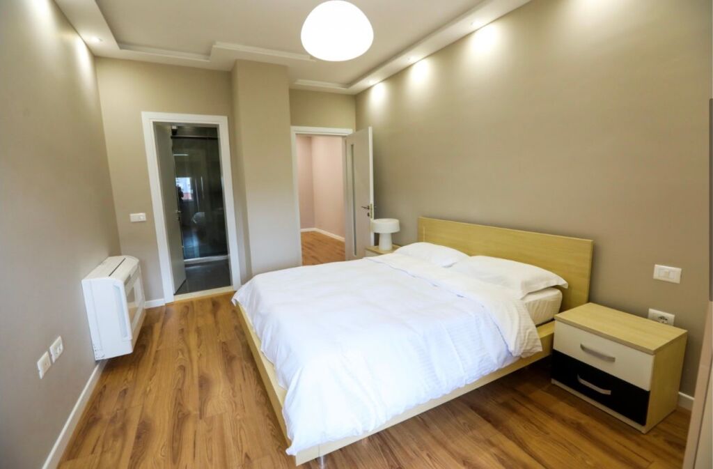 🏡 MODERN APARTMENT 2+1+2 FOR RENT – CENTER 📍 Opposite Toptani 🏢 7th floor | New building with elevator 🛋️ Furnished 💶 1,200€/month